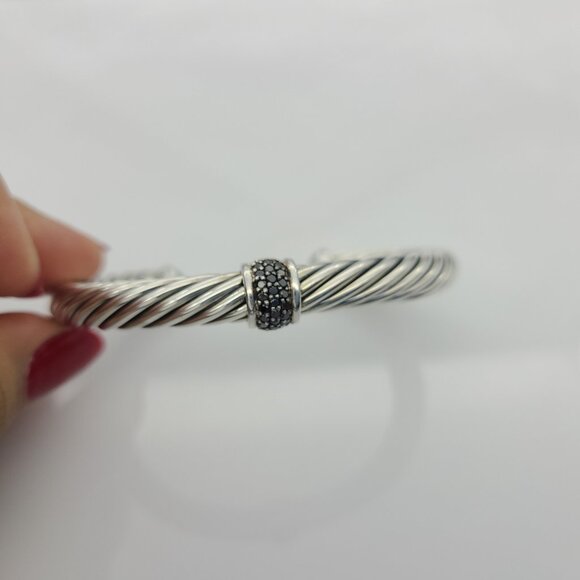 David Yurman 7mm Cable Classic Bracelet with Black Diamond Center Station - Picture 4 of 6